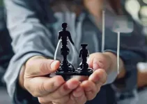 mudança que mantém no cargo