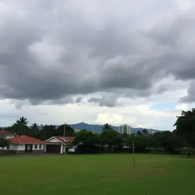 dia com muitas nuvens