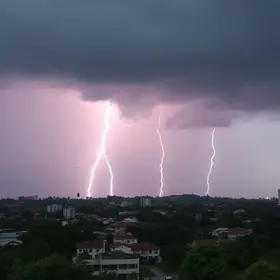 Barueri deve ter um dia com trovões e raios